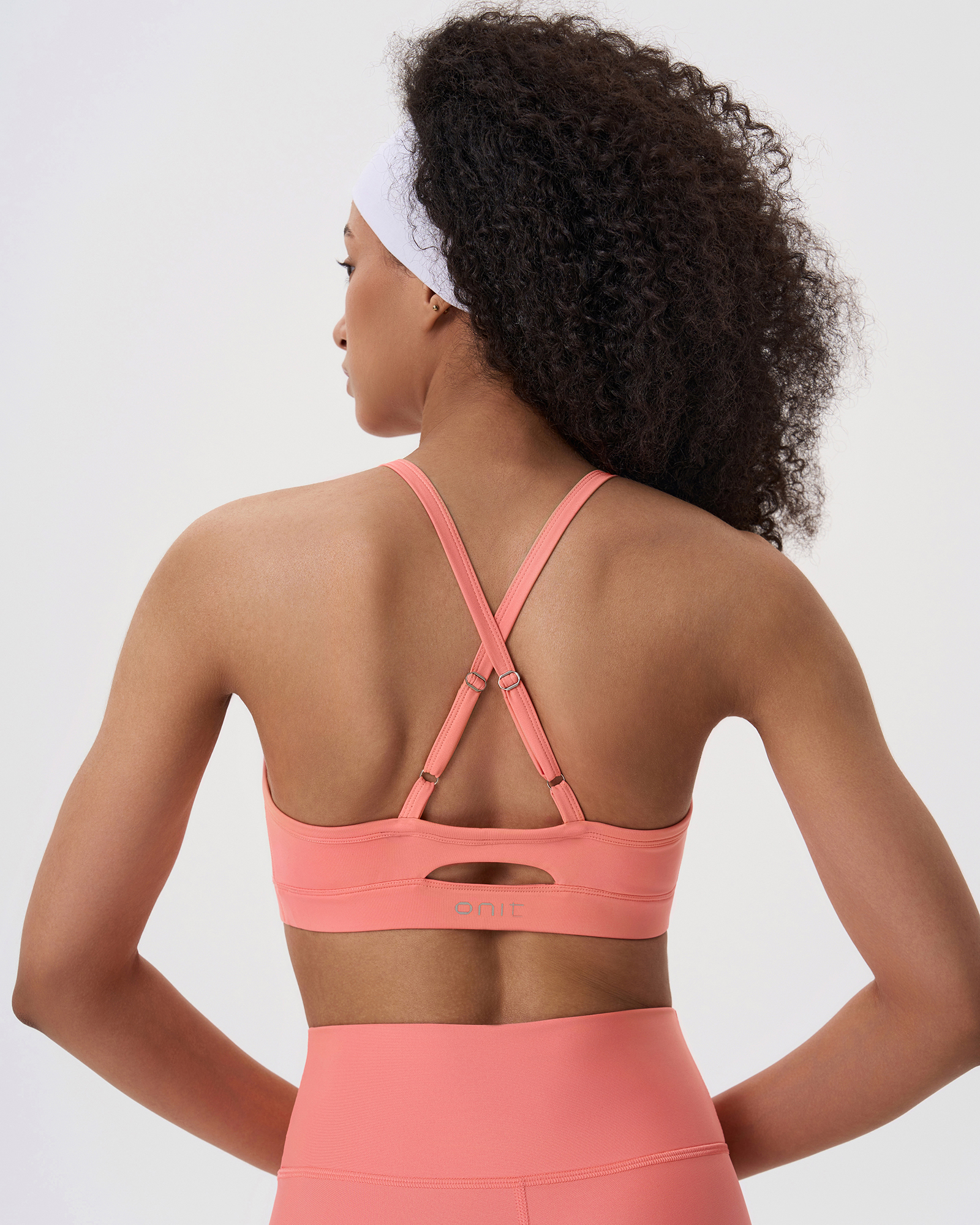 ТОП СПОРТИВНЫЙ ЛЕГКОЙ ПОДДЕРЖКИ "ATTRACT" ON FITFORM