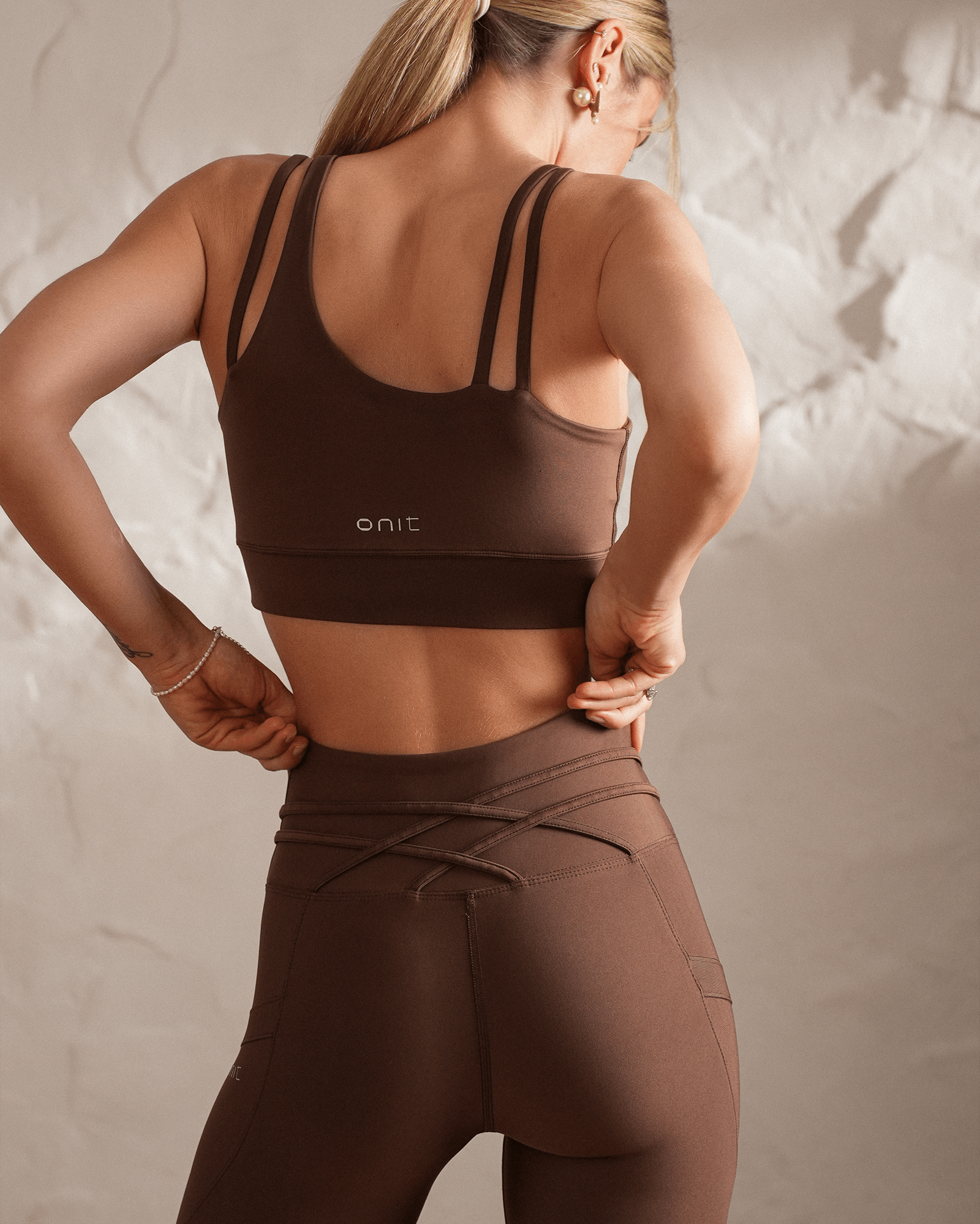 ТОП СПОРТИВНЫЙ СРЕДНЕЙ ПОДДЕРЖКИ "HINT" ON FITFORM
