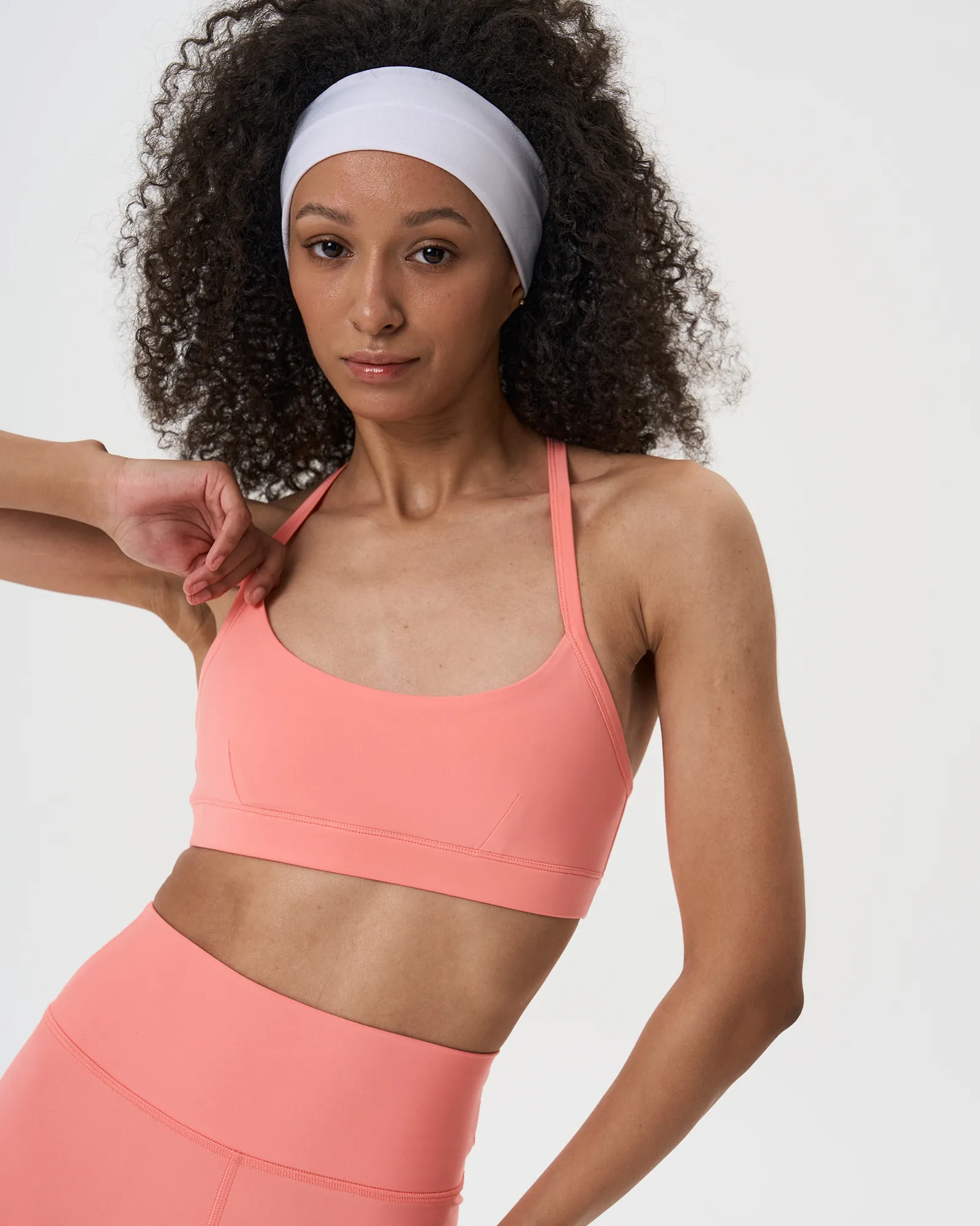 ТОП СПОРТИВНЫЙ ЛЕГКОЙ ПОДДЕРЖКИ "ATTRACT" ON FITFORM